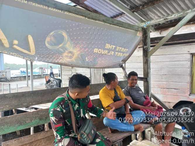Babinsa Mandah Gelar Komsos Pagi, Diskusikan Pentingnya Pendidikan di Momen Hardiknas 2026