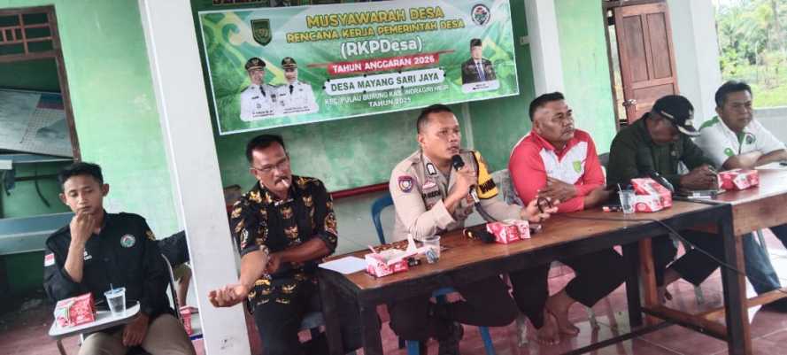 Babinkamtibmas Polsek Pulau Burung Sampaikan Usulan Konstruktif dalam Musdes RKPDesa Mayang Sari Jaya