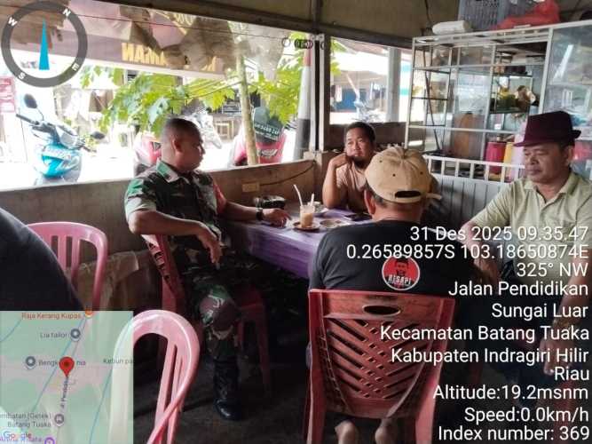 Jelang Tahun Baru, Babinsa Serda Syafrijon Ajak Warga Desa Sungai Luar Jaga Kamtibmas