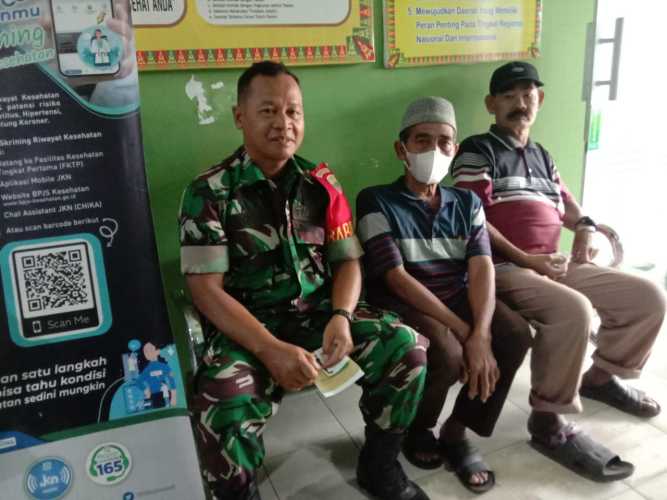 Sertu M. Yasin Besuk Warga di RSUD