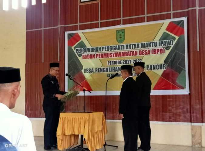 Camat Keritang Kukuhkan dan Lantik PAW BPD Periode 2021 - 2027 Desa Pancur