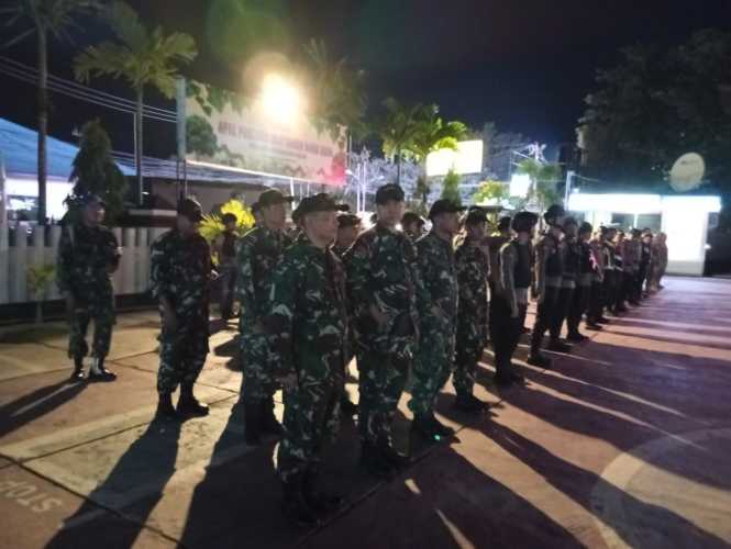 Babinsa Serma Nuryadi Perkuat Sinergi Kamtibmas Lewat Patroli Gabungan Malam Hari