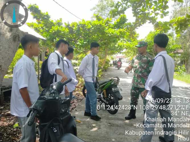 Babinsa Tranformasikan Disiplin Kepada Para Pelajar Sekolah