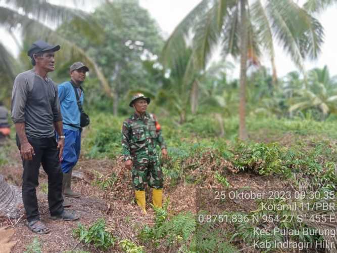 Sertu Wisnu Hartono Lakukan Patroli Karhutlah Desa