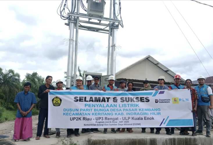 Setelah Puluhan Tahun Tenggelam dalam Gelap, Dusun Parit Bunga Akhirnya Diselimuti Cahaya Listrik