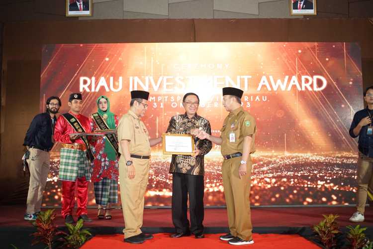 Bupati H.M Wardan Ucap Rasa Syukurnya, Pemda Inhil Sabet Dua Penghargaan  Ajang Riau Investment Award tahun 2023