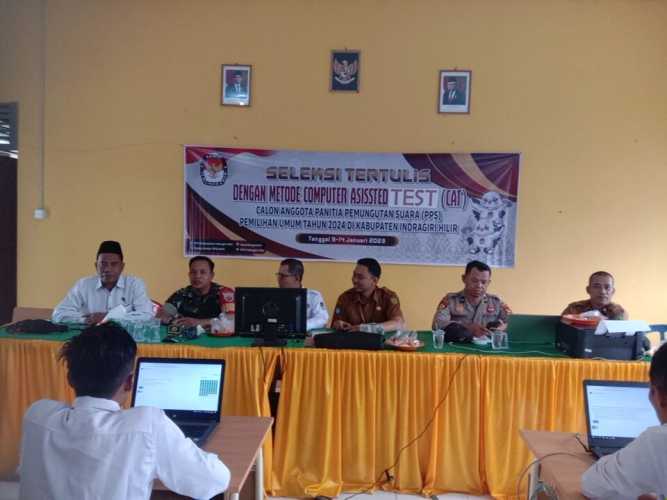 Babinsa Monitor Kegiatan ujian calon PPS Se Desa Tahun 2023 di Desa Pulau Burung