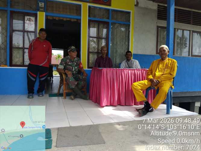 Babinsa Sungai Piring Tingkatkan Keamanan Lingkungan Sekolah Menjelang Idul Fitri