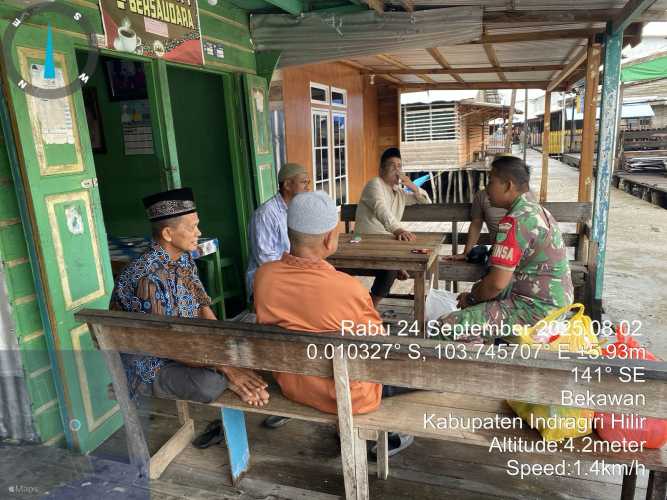 Babinsa Desa Bekawan Pererat Sinergi dengan Perangkat Desa untuk Pelayanan Masyarakat