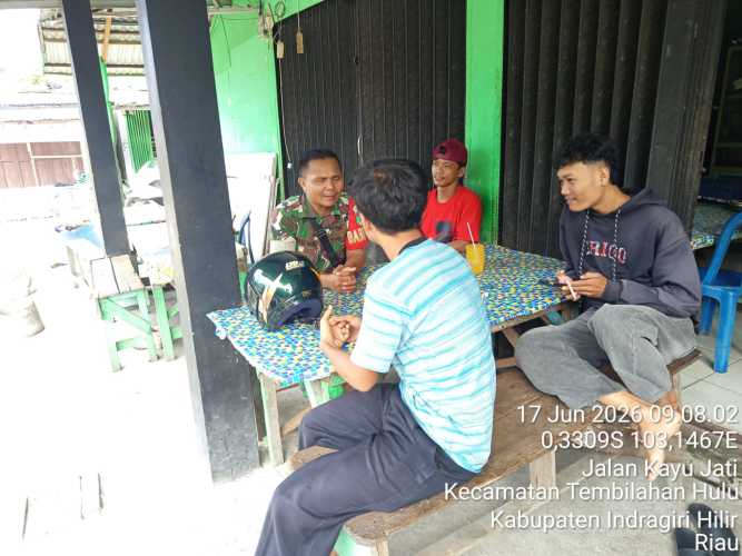 Babinsa Tembilahan Hulu Koordinasikan Upaya Penanggulangan P4GN Bersama Pemuda