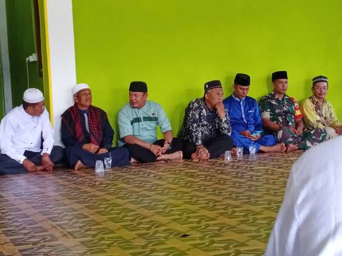 Dukung Peringatan Hari Besar Islam di Wilayahnya,Serda Hendra Kardi Hadiri Peringatan Isra Mi'raj