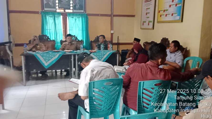 Babinsa Koramil 12/Batang Tuaka  Dampingi Pembentukan Koperasi Merah Putih di Desa Tanjung Siantar
