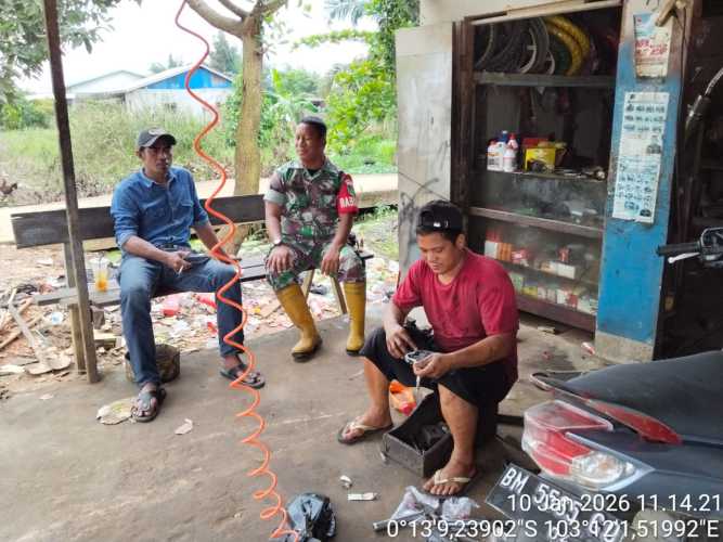 Sertu Pernando Sitompul memberikan sosialisasi mengenai Pencegahan dan Pemberantasan Penyalahgunaan dan Peredaran Gelap Narkoba (P4GN).