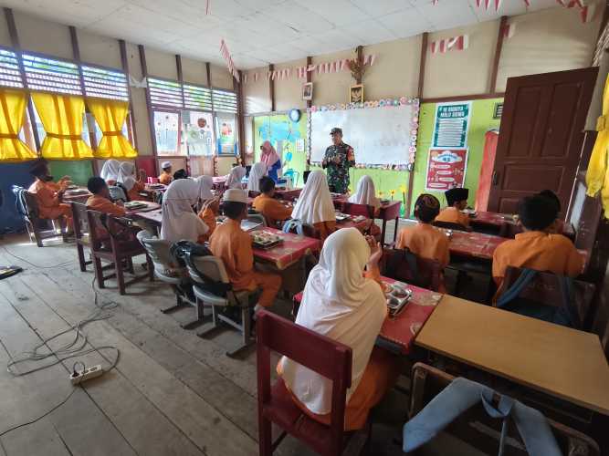 Serda Miskal secara aktif mengawal proses distribusi sejak persiapan hingga pembagian ke sekolah-sekolah penerima manfaat.