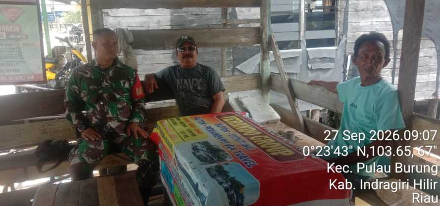Hadir di Tengah Masyarakat, Babinsa Koramil 11/PBR Bangun Kemanfaatan Sosial dan Kedamaian Desa Pulau Burung