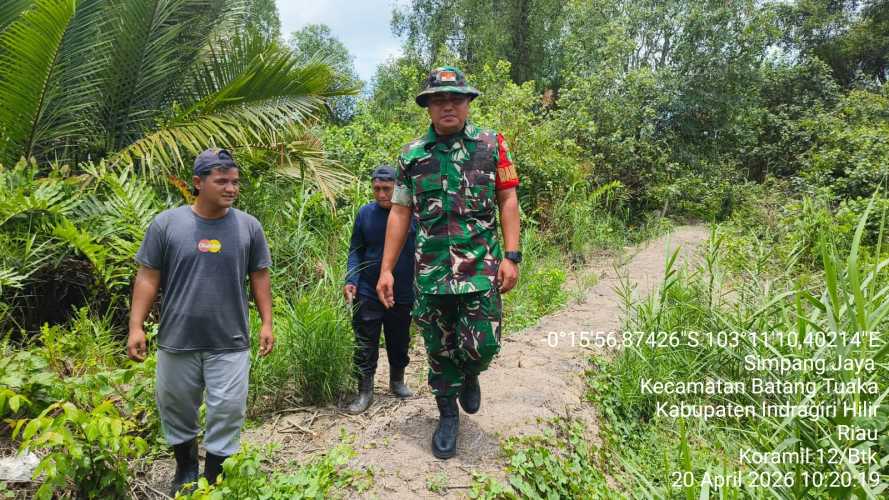 Babinsa Simpang Jaya Tegaskan Komitmen Wujudkan Wilayah Zero Karhutla Melalui Patroli dan Sosialisasi