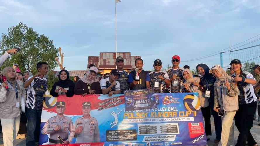 Mahasiswa KKN Turut Sukseskan Penutupan Turnamen Voli HUT Bhayangkara Ke -80 di Kelurahan Sapat