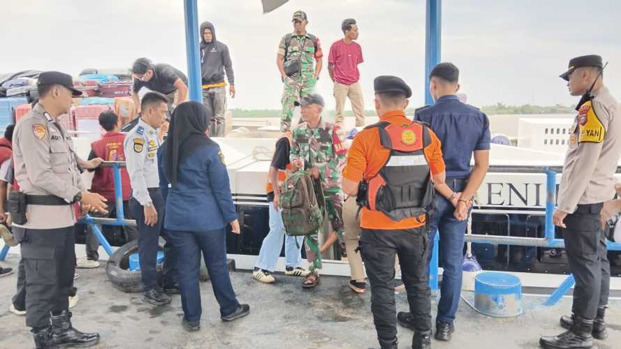 KSOP Kelas IV Tembilahan Amankan Kedatangan Kapal Penumpang Saat Arus Mudik Lebaran
