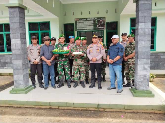 Pjs. Danramil 12/Batang Tuaka Serka Hepi Martison Terima Ucapan dari Polsek Batang Tuaka di Momen HUT TNI ke-80