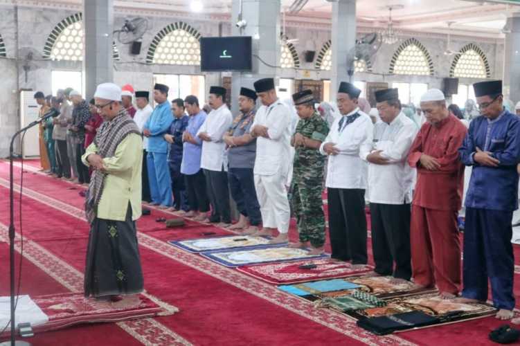 Jumat Pertama Amaliah Ramadhan ” Bupati H.M.Wardan Harapkan ASN untuk Hadir.