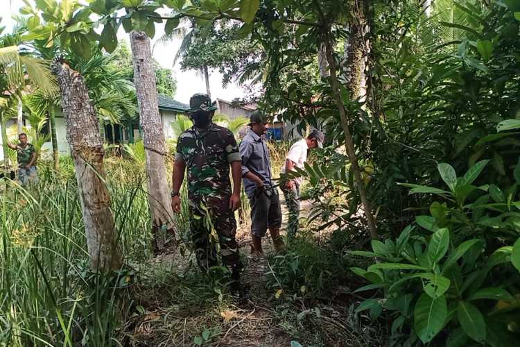 Babinsa Koramil 01/Tembilahan Gelar Patroli Tapal Batas Cegah Konflik Agraria