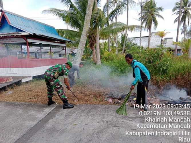 Babinsa Berikan Corak Kebersihan di Kampung Pancasila