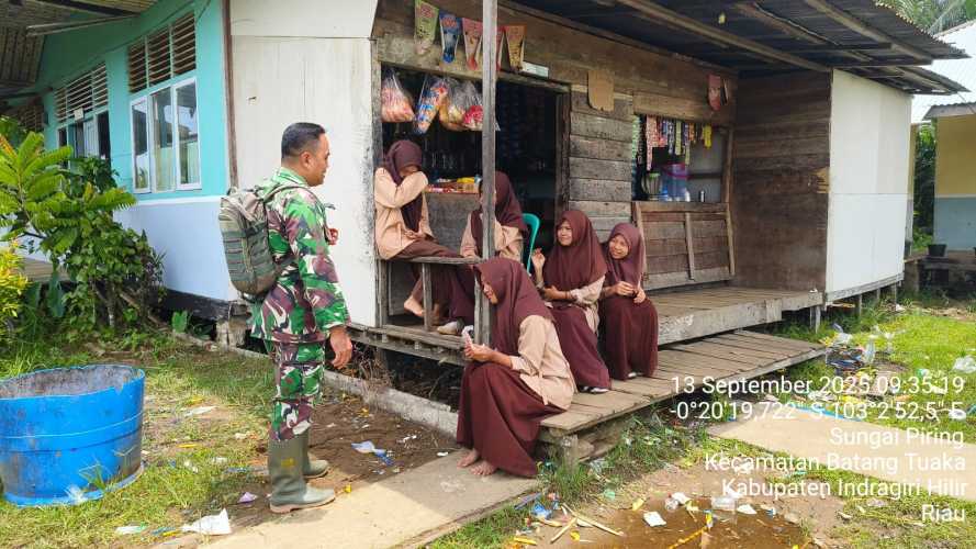 Babinsa Koramil 12/Batang Tuaka Menginspirasi Generasi Muda Melalui Komsos Kampung Pancasila