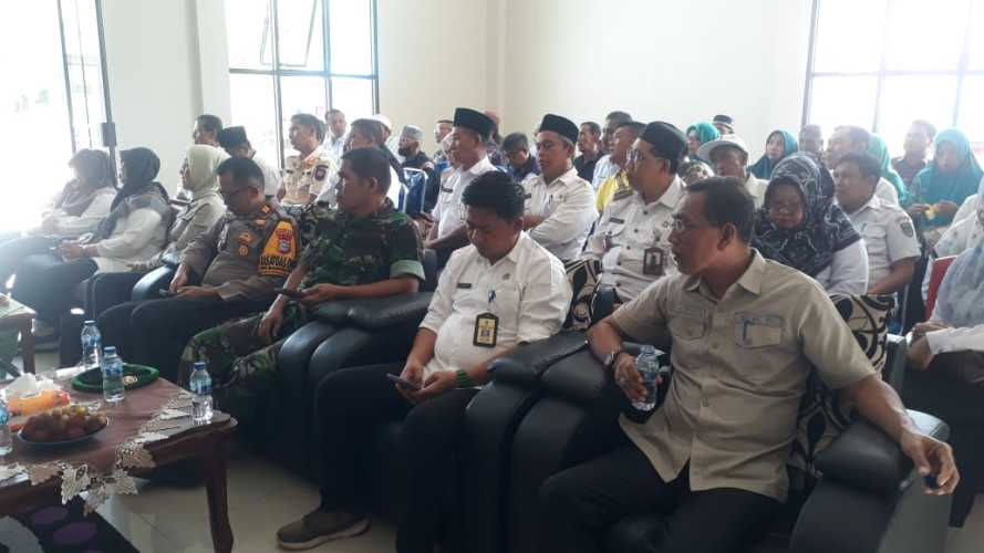 Mewakili Danramil, Serka Simbolon Hadiri Rapat Penilaian dan Evaluasi Kinerja Kecamatan