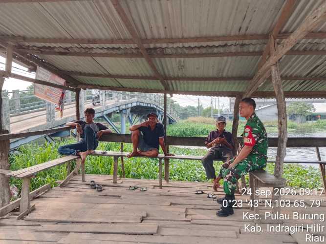 Babinsa Pulau Burung Edukasi Warga Cerdas Bermedia Sosial