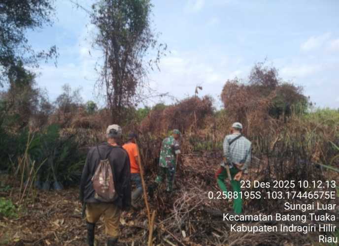 Babinsa Koramil 12/Batang Tuaka Intensifkan Patroli Tapal Batas, Antisipasi Titik Api Karhutla