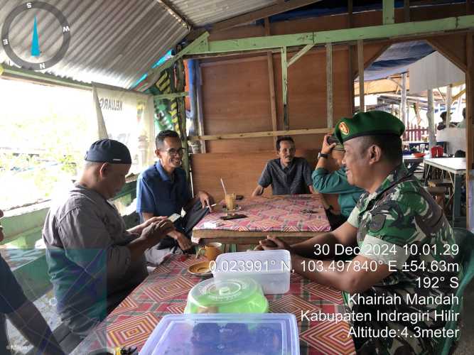 Babinsa Koramil 08/MDH Mitra Sahabat Karib Warga Kampung Pancasila