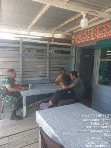 Babinsa Jaga Kamtibmas Jelang Libur Panjang di Pantai Solop