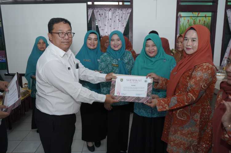 Ketua TP. PKK Kabupaten Asahan Sosialisasikan dan Monitoring IVA Test di Kecamatan Aek Songsongan