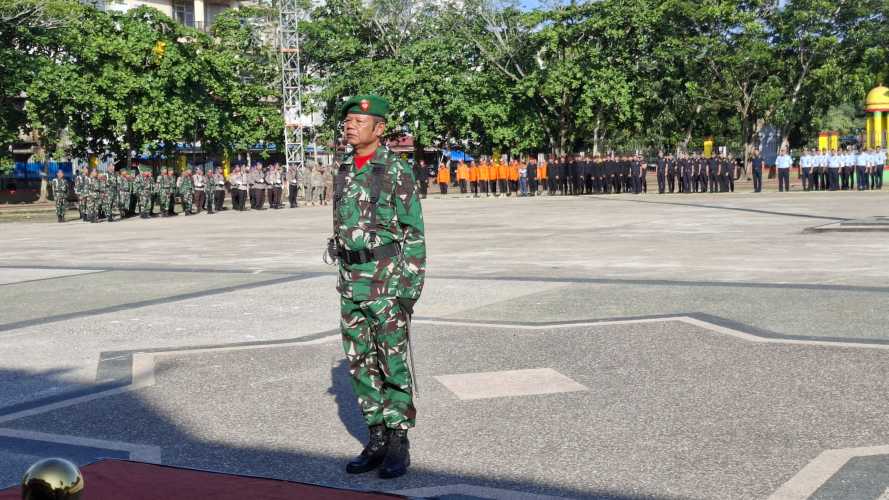 Seluruh Anggota Koramil 12/Batang Tuaka Mengikuti Upacara Hari Pahlawan