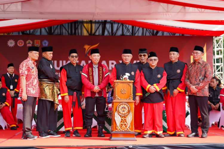 Dianugerahi Anggota Kehormatan Tapak Suci, Kapolri Ajak Perkuat Sinergi Jaga Generasi Muda dan Negeri