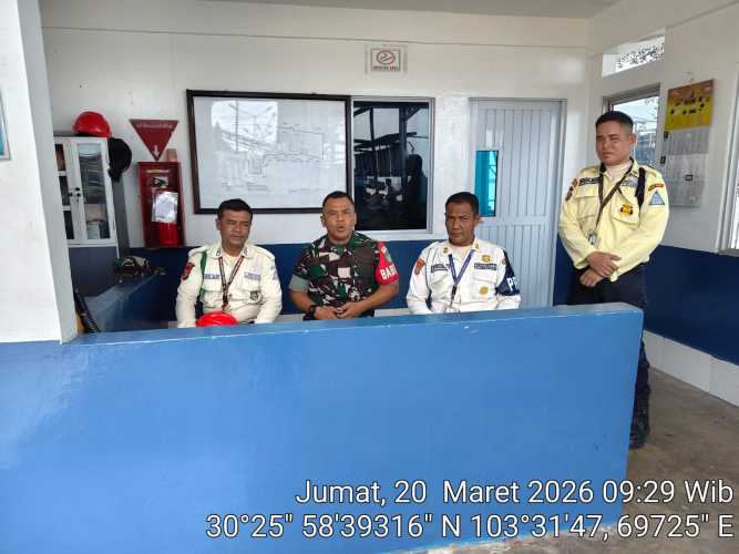 Babinsa Pulau Burung Laksanakan Pengamanan Objek Vital Nasional Menjelang Lebaran 1447 H Bersama Satpam Perusahaan