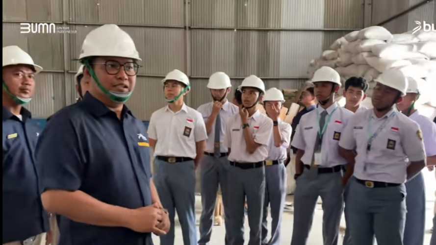 Perum Bulog Tembilahan Sambut Hangat Kunjungan Edukatif Siswa SMAN 1 Tembilahan Hulu