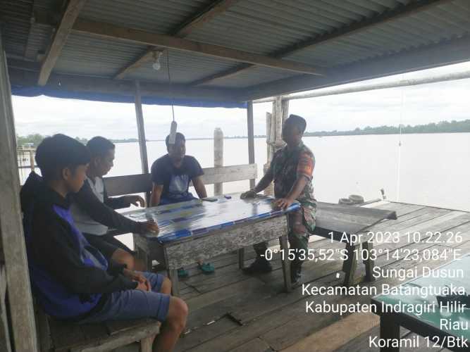 Babinsa Himbau Pemuda Gunakan Teknologi Informasi dengan Arif