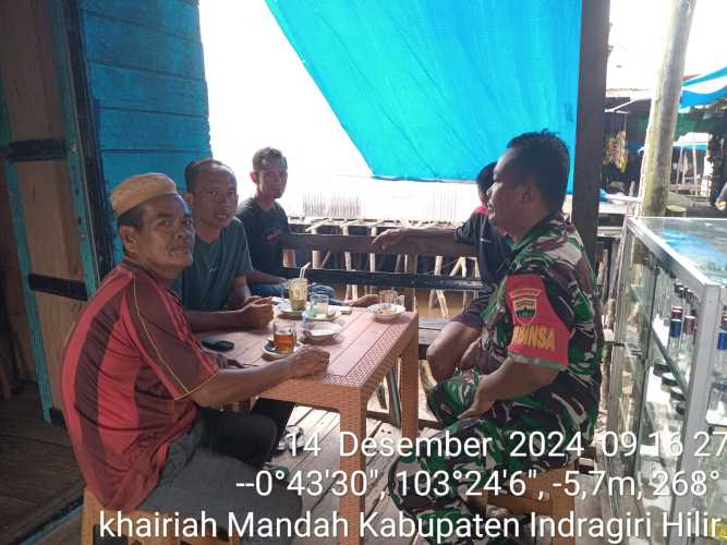 Manuver Kemanunggalan: Babinsa KORAMIL 08/MDH Gelar Komsos di Khairiah Mandah