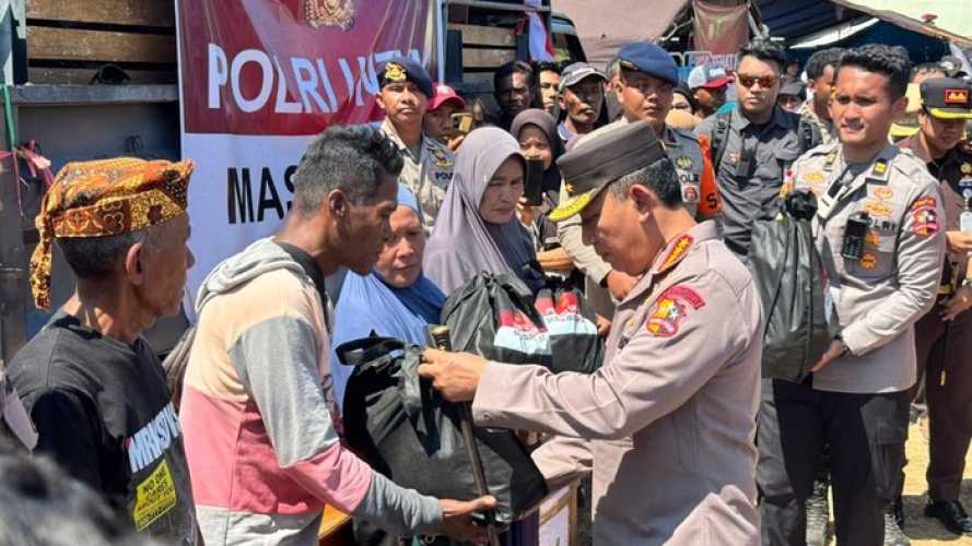 Bawa 247 Ton Bantuan, Kapolri Pastikan Korban Gempa NTT Terpenuhi