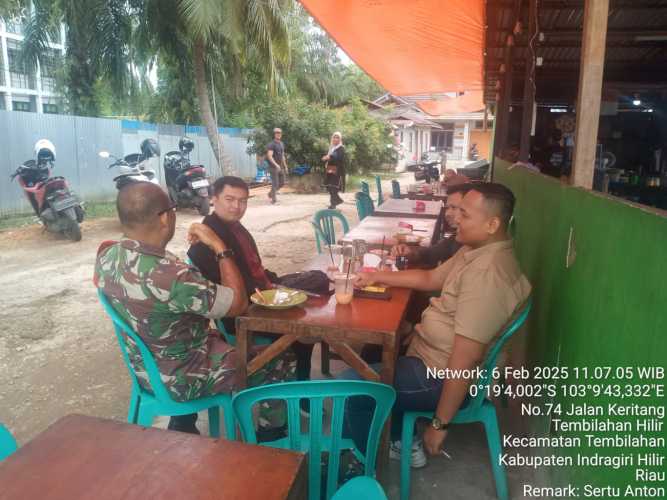 Sertu Anton Babinsa Tembilahan Hilir Komsos dengan Warga Binaan