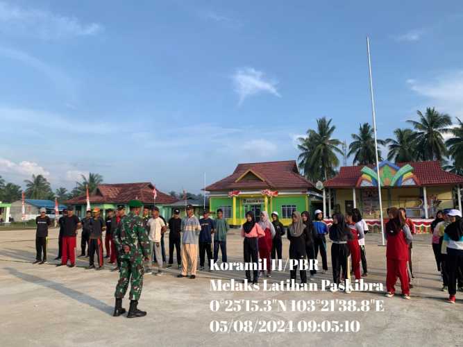 Peltu Rafli Lanjutkan Pembinaan Fisik Bagi Siswa Siswi Paskibra