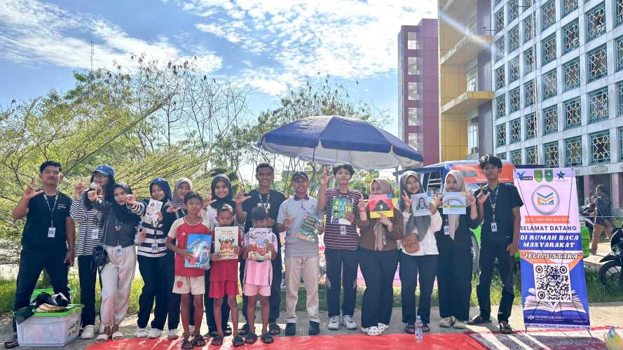 Mahasiswa KKN Tembilahan Hilir, Pegiat Literasi, dan Perpustakaan Daerah Inhil Ramaikan CFD Tembilahan