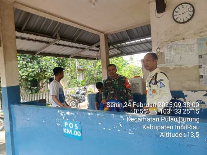 Babinsa Koramil 11/Pulau Burung Tingkatkan Kemampuan Teritorial dengan Komunikasi Bersama Sekuriti PT RSUP