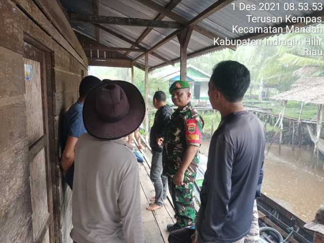 Babinsa Harapkan Sikap Kehati Hatian  Nelayan dalam Bekerja