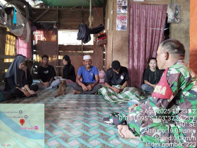 Babinsa Koramil 08/Mandah Kodim 0314/Inhil Jalin Komsos, Semangati Patriotisme Anak Paski di Desa Belaras