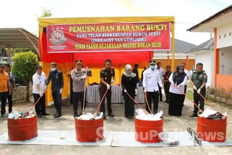 Kejari Rohil Apresiasi Pemusnahan Barang Bukti Tindakan Pidana