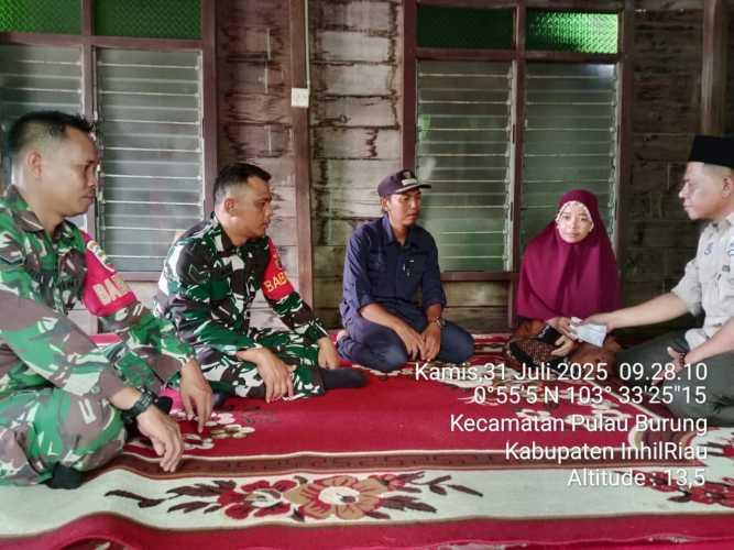 Sertu Siswanto Lakukan Komunikasi Sosial dan Pendampingan Penyaluran BLT Desa Teluk Nibung