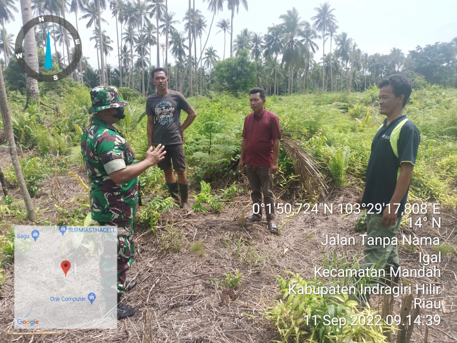 Serka JM.Sialagan Babinsa Koramil 08/Mandah Berikan Penyuluhan Kepada Pekebun