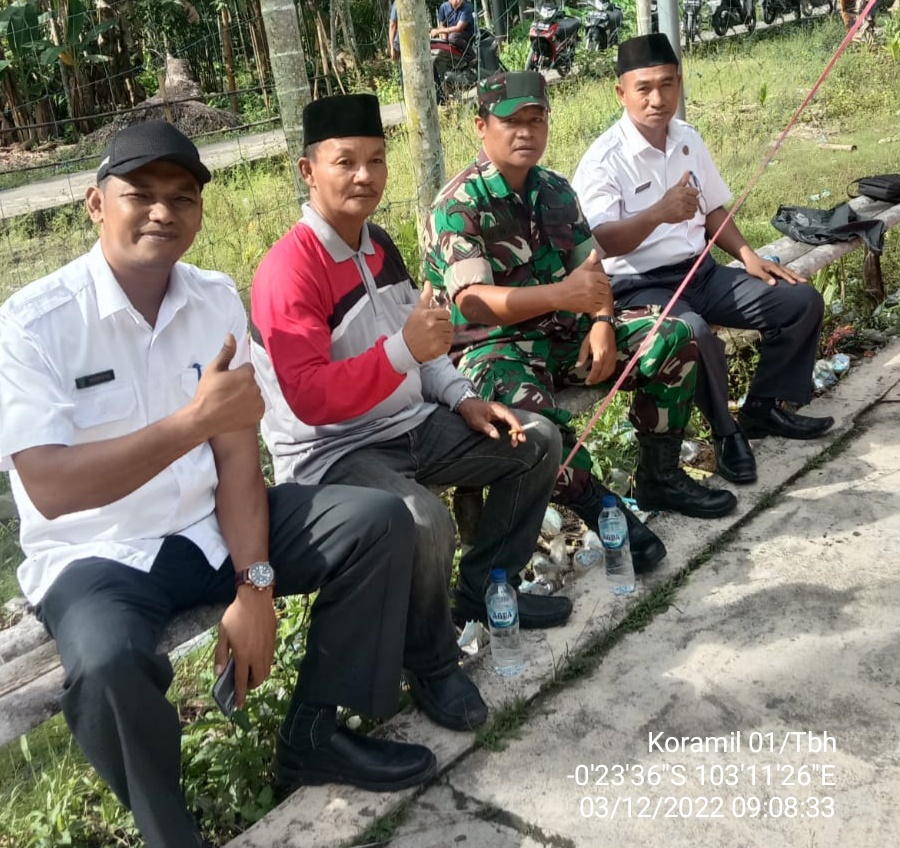 Sertu M.yasin Jalin Keharmonisan Bersama Lurah dan Staf